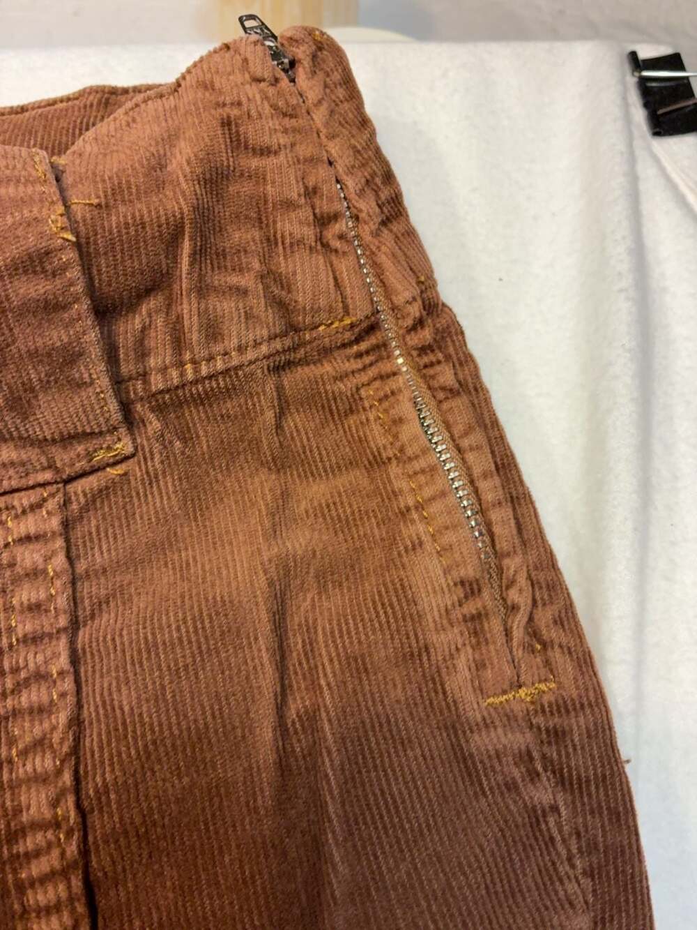 BDG Urban Outfitters Brown Corduroy Flare Pants Size W27 L32 - Picture 4 of 9